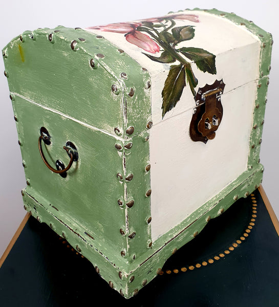 Chest with Roses